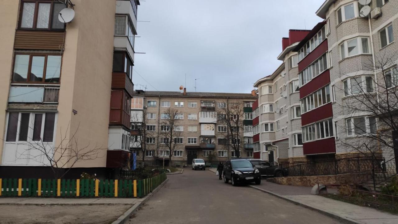 2-Х Комнатная Квартира Korosten Luaran gambar