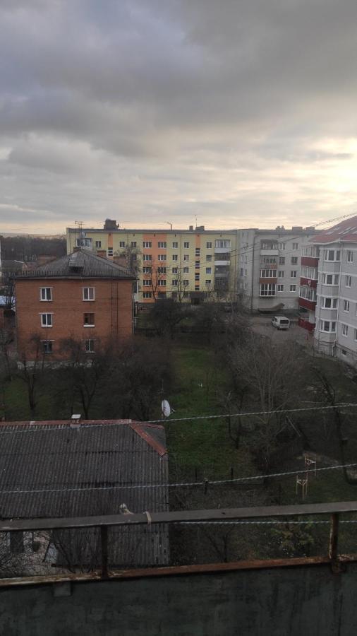 2-Х Комнатная Квартира Korosten Luaran gambar